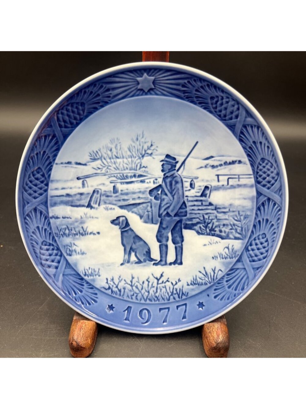 Royal Copenhagen 1977 Christmas Plate